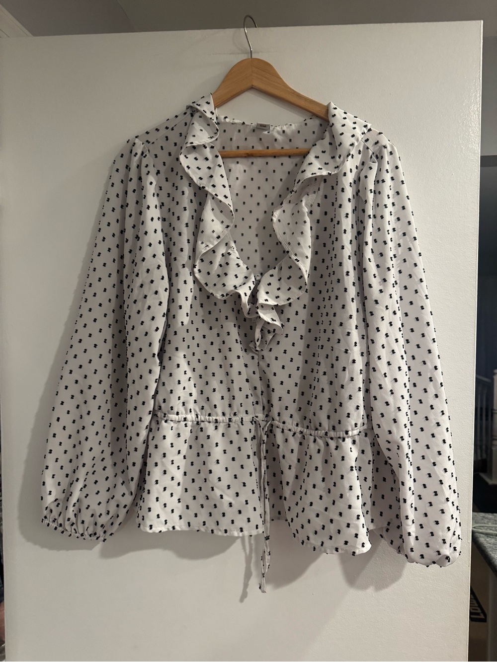 Old Navy White Black Polka Dot Ruffle V-Neck Blouse XL Feminine Top